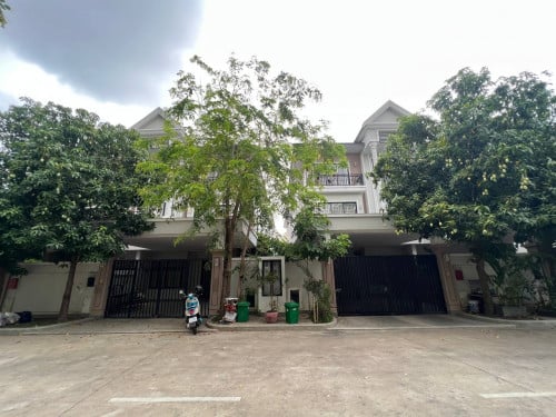 វីឡាភ្លោះ សម្រាប់លក់- បុរីប៉េង ហួតបឹងស្នោ | Borey Peng Huoth Beong Snor EuroVill  project