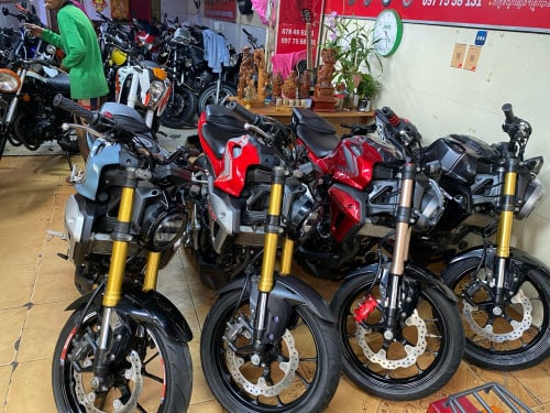 ខ្ញុំចង់ម៉ូតូ CB  150CC ធានាម៉ាស៊ីនស្អាត មាន 018នឹង 020
