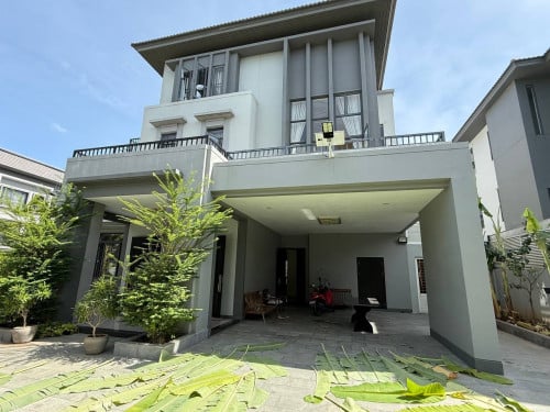 វីឡាឃ្វីន កែង សម្រាប់ជួល | Corner queen villa for rent (In Chip Mong Land Mark50m