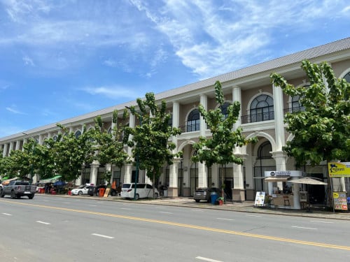 ផ្ទះអាជីវកម្មលើផ្លូវធំ សម្រាប់ជួល- បុរីប៉េងហួតបឹងស្នោ | Eco Sunrise