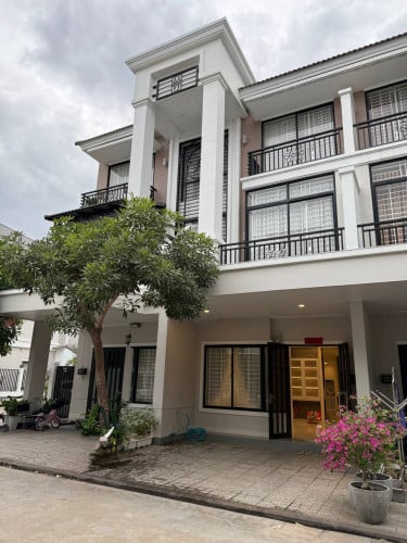 វីឡាកូនកាត់ LA សម្រាប់ជួល- បុរីប៉េងហួតបឹងស្នោ