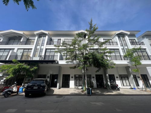 វីឡាកូនកាត់ LV សម្រាប់ជួល- ទីតាំង បុរីប៉េងហួតបឹងស្នោ គម្រោង Eco Romance