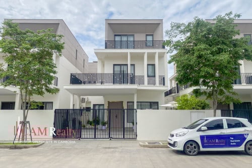 🏡 វីឡាខ្លឹម៤បន្ទប់គេងសម្រាប់លក់ក្នុងបុរីច័ន្ទគិរី