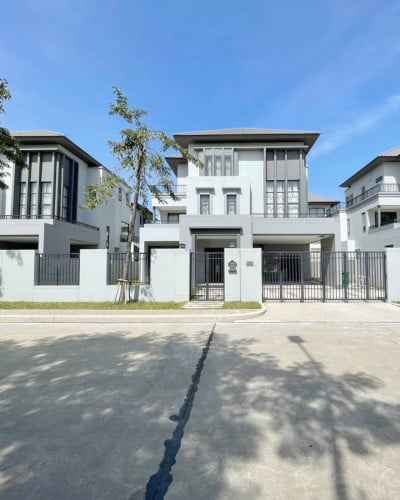 វីឡាឃ្វីនសម្រាប់​លក់​ | Villa Queen for sale