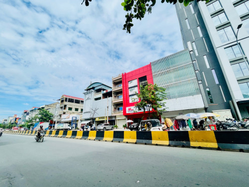 Commercial 02 Flats For Rent Along Main Road, Near Great Duk Hotel, 04 Floors, 8x20m Plus, 3,000$