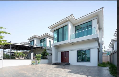 វីទ្បាទោលម៉ូតស្អាតដែលមានទំហំធំ កំពុងរង់ចាំលោកអ្នក