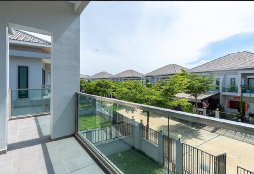 សំណង់រឹងមាំរួមទាំងបរិយាកាសរស់នៅបែបមានផាសុកភាព