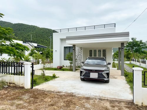 ផ្ទះជាប់ជើងភ្នំ កំពត