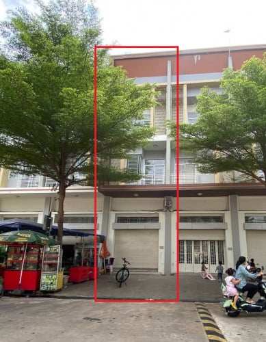 ផ្ទះអាជីវកម្ម​ សម្រាប់ជួលនៅបុរី ឌឹមេគ្គង រ៉ូយ៉ាល់ ជ្រោយចង្វារ