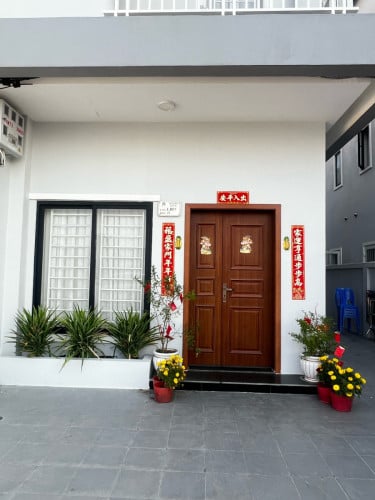 ផ្ទះស្នាក់នៅសល់ដីចំហៀង