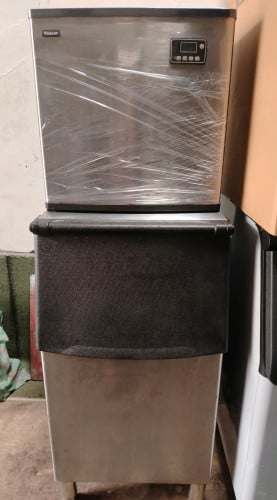 ម៉ាស៊ីនផលិតទឹកកក 200 គីឡូក្នុង 24 ម៉ោង