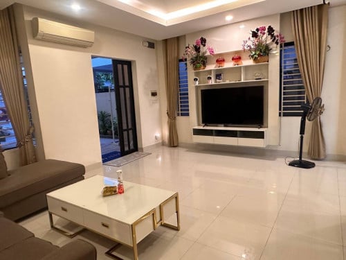 វីឡាភ្លោះA សម្រាប់លក់ បុរី​បេងហួត​ ដឹស្តាដាយមិន​