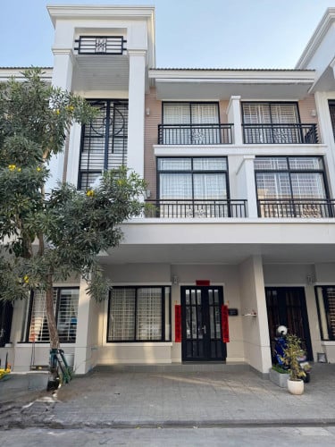 វីឡាកូនកាត់LA សម្រាប់ជួលនៅបុរីប៉េងហួតបឹងស្នោរ | LA villa for rent at Borey PH Boeung Snor