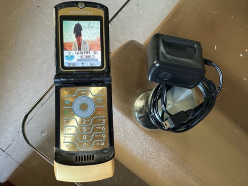 លក់ទូរស័ព្ទសេរីចាស់ Motorolaបត់ នៅល្អប្រើ