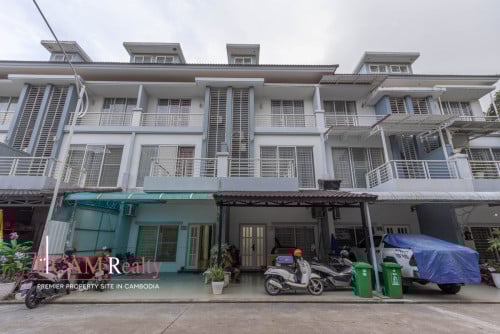 4 Bedrooms Link Villa LA For Rent In Borey Peng Huoth Boueng Snor