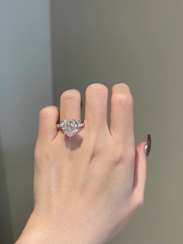 Lab grown diamond heart shape