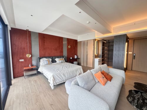 Studio - FULLY FURNISHED!