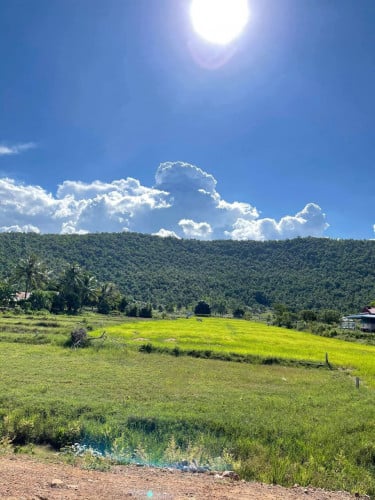 ដីលក់នៅទំនប់ម្លេច