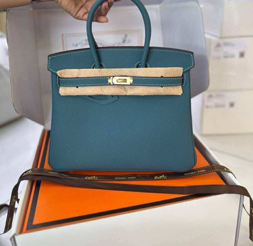 កាបូប​ស្បែក​ have box & long sleeve bag