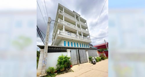 ផ្ទះកែងលក់បន្ទាន់ ក្បែផ្សារត្រពាំងថ្លឹង មានចំនូលប្រចាំខែ បើជួលទាំងអស់ជិត2,000$