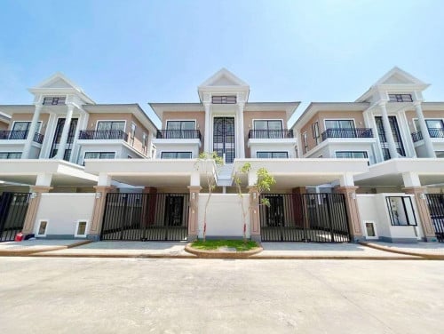 វីឡាភ្លោះ2ជាប់គ្នាសម្រាប់ជួល | 2Twin Villa for Rent in Borey Penghouth Boeung Snor