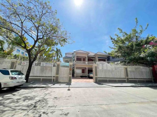 វីឡាសម្រាប់ជួល នៅខណ្ឌទួលគោក | Villa for Rent in Khan Toul Kork