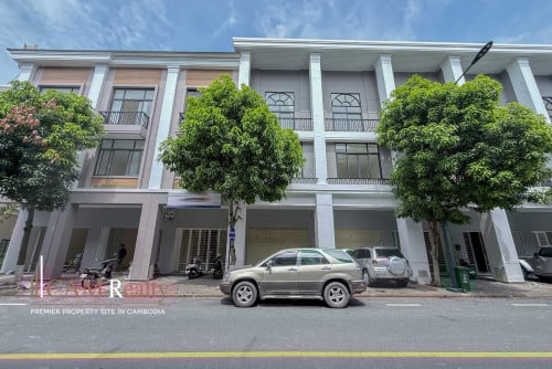 4 Bedrooms Shophouse For Rent In Peng Huoth The Star Diamond 60m