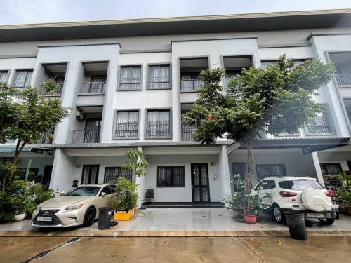 Link house for rent at Borey Chipmong 598