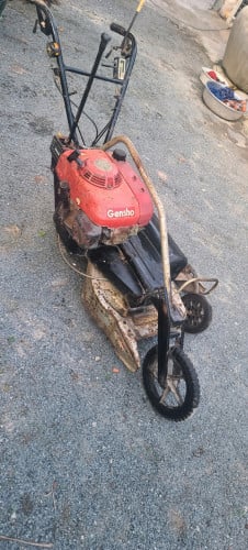 ម៉ាស៊ីនកាត់ស្មៅមកពីប្រទេសជប៉ុន