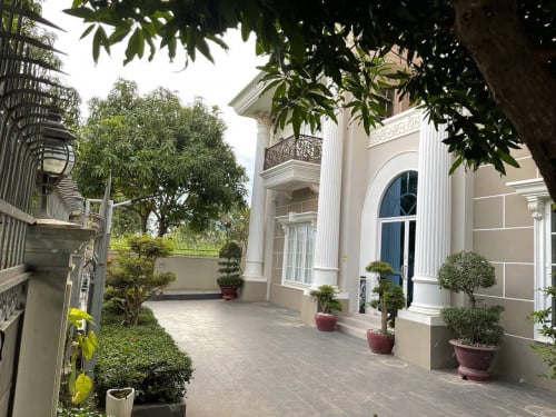 វីឡាសាតូជួល/លក់បន្ទាន់ ៖ ជីបម៉ុងហ្គ្រេនភ្នំពេញ