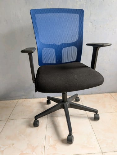 កៅអីអង្គុយធ្វើការ