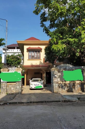 វីឡាភ្លោះ តំបន់ទួលគោក ផ្លូវ576 លក់ប្រញ៉ាប់(ម្ចាស់ដើម)! 位于 Toul Kork 地区的半独立式别墅紧急出售！