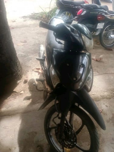 ម៉ូតូអត់មានកាតគ្រី ប្រព័ន្ធភ្លើងគ្រប់ លក់ 75 ម៉ឺន។