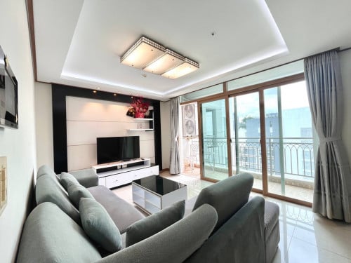 Modern Two Bedroom for rent at DESCASTLE BKK1