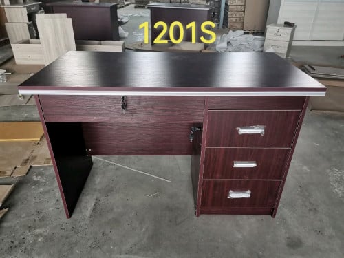 តុធ្វើការ