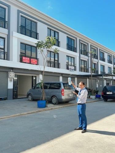 ផ្ទះ​អាជីវកម្ម​ ឡៃឡុង​ បង់​រំលស់​800$