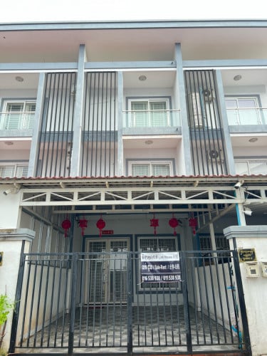 វីឡាកូនកាត់ លក់បន្ទាន់ Link House For Sale