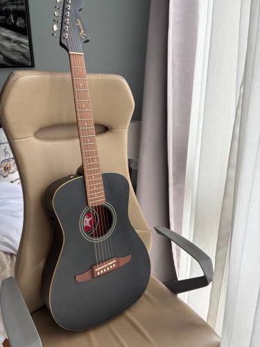 Immaculate Fender Acoustic Guitar w/ Fishman Pickup - Like New!