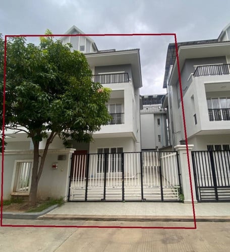 វីឡាភ្លោះសម្រាប់ជួលនៅបុរីភ្នំពេញថ្មីគ្រីស្តាល់ផាក