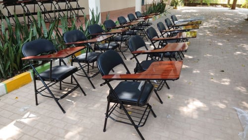 កៅអីសិស្ស. បត់បានបងៗ