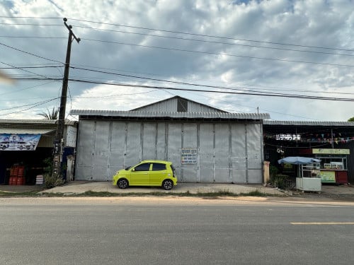 ឃ្លាំងលក 12.5 x 31m  ស្ថិតនៅផ្លូវ21B ព្រែកថ្មី ច្បារអំពៅ