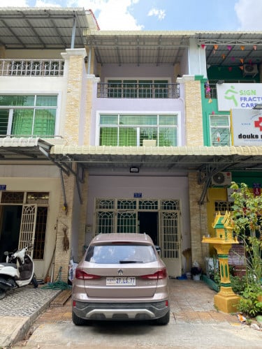 ផ្ទះស្អាតក្នុងបុរីជ័យជំនះលក់តម្លៃ13*000$