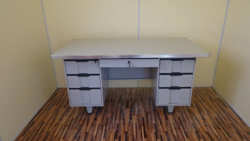 តុដែក ខ្នាត 140*70. Cm