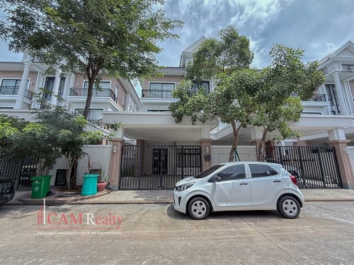 វីឡា 3+1បន្ទប់សម្លៀកបំពាក់សម្រាប់លក់ | បុរី ប៉េងហ៊ួត 50m