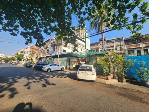 ដីលក់ ក្រោយរោងកុនគីរីរម្យ ក្បែរផ្លូវព្រះសីហនុ បឹងកេងកង3