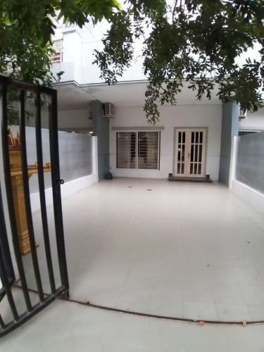 វីឡាកូនកាត់សម្រាប់ជួល | Link villa Lb for rent in borey penghout boeung snor