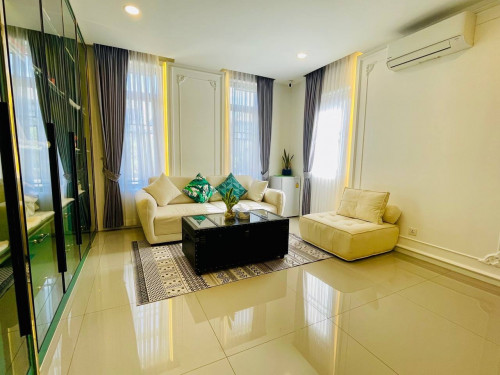 វីឡាឃ្វីន សម្រាប់ជួលបន្ទាន់🏡• ទីតាំង បុរី ជីប ម៉ុង ដឹផាក់ លែនព្រៃសរ