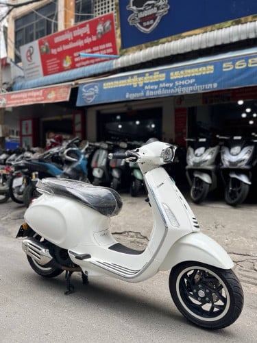 NEW Vespa Sprint 2025 125c (Instock)