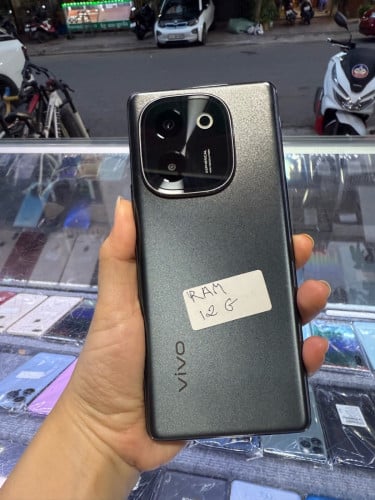 Sell Vivo Y200