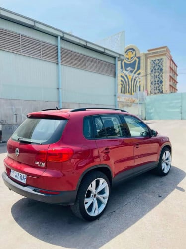 Volkswagen  Tiguan SUV  V4 2,0 L ឆ្នាំ2016
